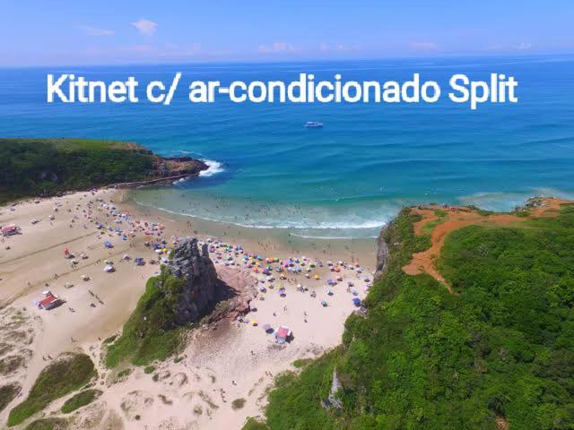 KITNET S1 em TORRES-RS - ÓTIMO CUSTO BENEFICIO na mais bela praia Gaúcha - Cozinha - Banheiro - Ar condicionado - TV e Wi-Fi - Estacionamento - Acomoda até 5 pessoas - Anfitriã Superhost no BnB Exterior foto