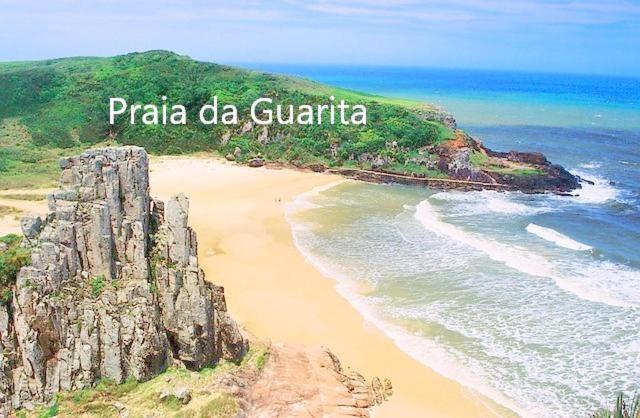 KITNET S1 em TORRES-RS - ÓTIMO CUSTO BENEFICIO na mais bela praia Gaúcha - Cozinha - Banheiro - Ar condicionado - TV e Wi-Fi - Estacionamento - Acomoda até 5 pessoas - Anfitriã Superhost no BnB Exterior foto