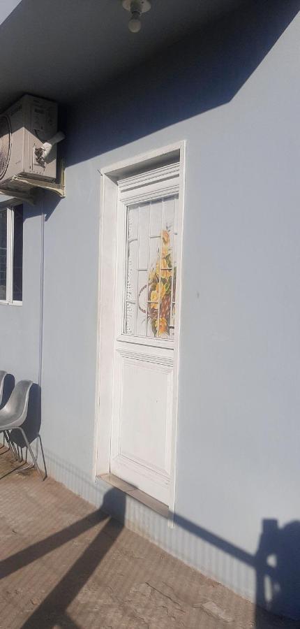 KITNET S1 em TORRES-RS - ÓTIMO CUSTO BENEFICIO na mais bela praia Gaúcha - Cozinha - Banheiro - Ar condicionado - TV e Wi-Fi - Estacionamento - Acomoda até 5 pessoas - Anfitriã Superhost no BnB Exterior foto