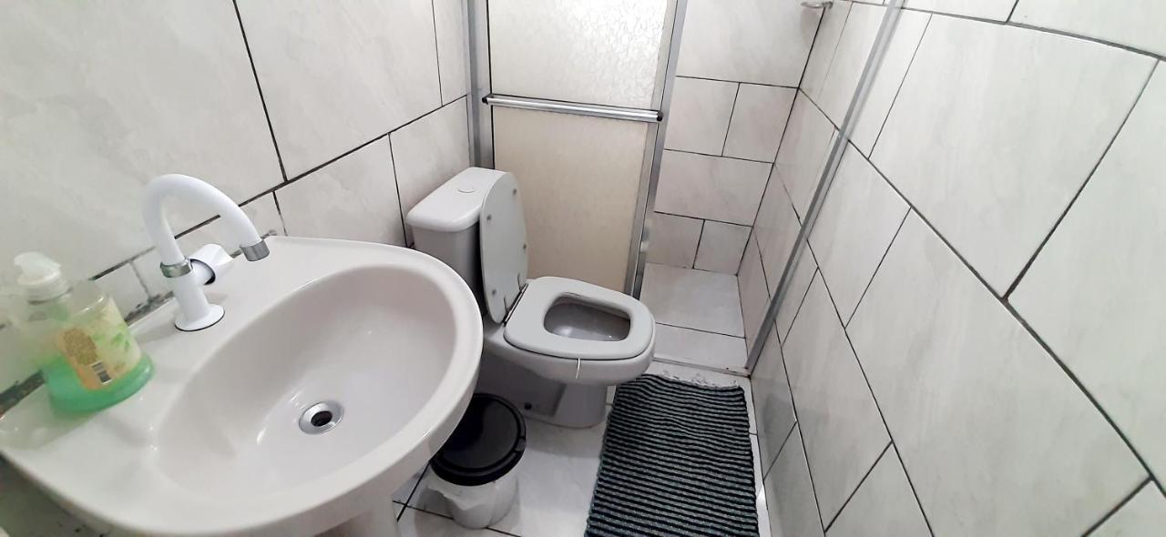 KITNET S1 em TORRES-RS - ÓTIMO CUSTO BENEFICIO na mais bela praia Gaúcha - Cozinha - Banheiro - Ar condicionado - TV e Wi-Fi - Estacionamento - Acomoda até 5 pessoas - Anfitriã Superhost no BnB Exterior foto