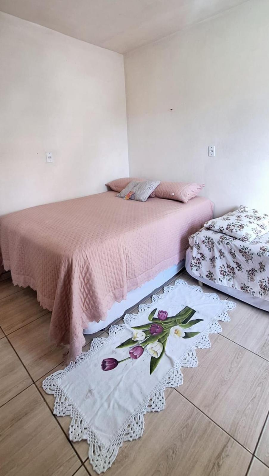 KITNET S1 em TORRES-RS - ÓTIMO CUSTO BENEFICIO na mais bela praia Gaúcha - Cozinha - Banheiro - Ar condicionado - TV e Wi-Fi - Estacionamento - Acomoda até 5 pessoas - Anfitriã Superhost no BnB Exterior foto