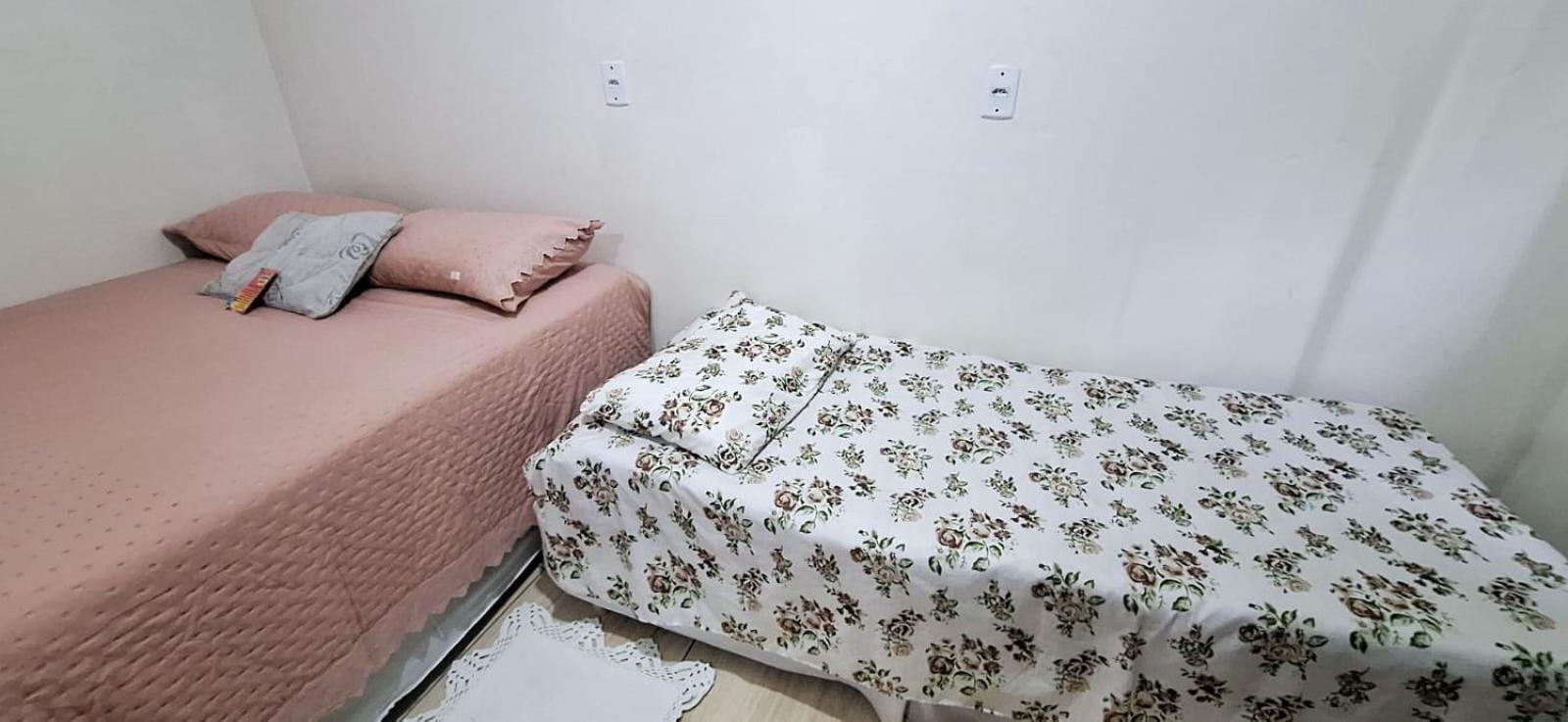 KITNET S1 em TORRES-RS - ÓTIMO CUSTO BENEFICIO na mais bela praia Gaúcha - Cozinha - Banheiro - Ar condicionado - TV e Wi-Fi - Estacionamento - Acomoda até 5 pessoas - Anfitriã Superhost no BnB Exterior foto