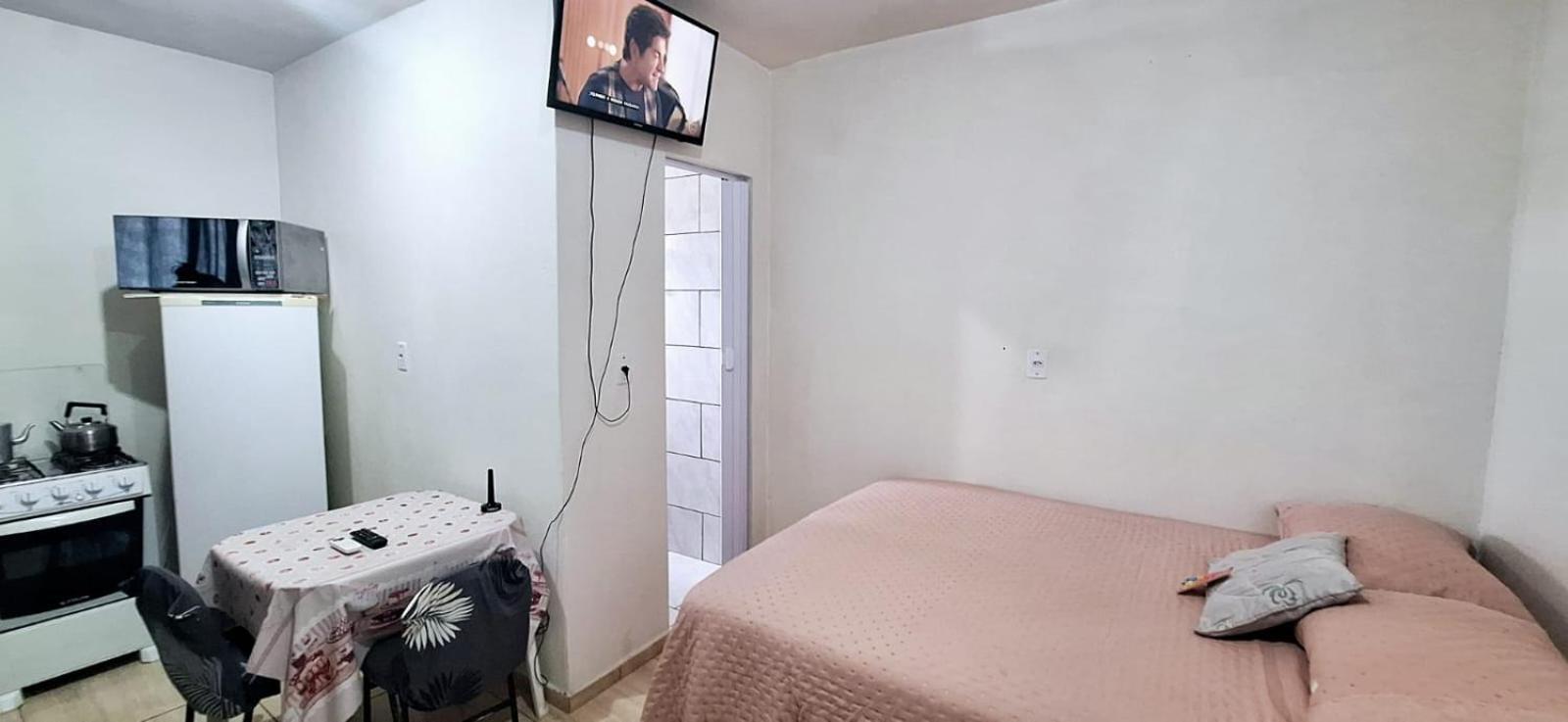 KITNET S1 em TORRES-RS - ÓTIMO CUSTO BENEFICIO na mais bela praia Gaúcha - Cozinha - Banheiro - Ar condicionado - TV e Wi-Fi - Estacionamento - Acomoda até 5 pessoas - Anfitriã Superhost no BnB Exterior foto